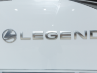 Q_21-RSS_WhiteMetallic_Legend-Boats395A3533