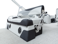 Q_21-RSS_WhiteMetallic_Legend-Boats395A3552