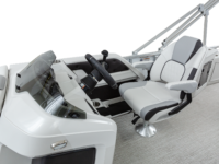 Q_21-RSS_WhiteMetallic_Legend-Boats395A3619