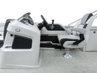 Q_21-RSS_WhiteMetallic_Legend-Boats395A3628