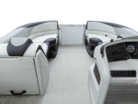 Q_21-RSS_WhiteMetallic_Legend-Boats395A3630