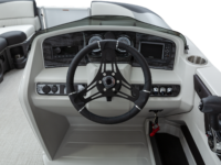 Q_21-RSS_WhiteMetallic_Legend-Boats395A3635