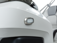 Q_21-RSS_WhiteMetallic_Legend-Boats395A3688