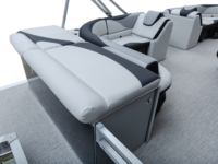 Q_21_C_WhiteMetallicLegendboats395A4924