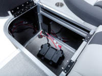 Q_21_C_WhiteMetallicLegendboats395A4926