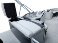 Q_21_C_WhiteMetallicLegendboats395A4930