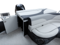 Q_21_C_WhiteMetallicLegendboats395A4939