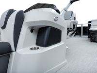 Q_21_C_WhiteMetallicLegendboats395A4978