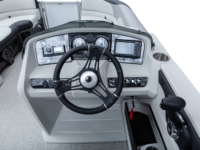 Q_21_CSport_WhiteMetallicLegendboats395A4955