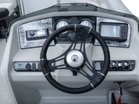 Q_21_CSport_WhiteMetallicLegendboats395A4998