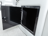 Q_21-RSS_WhiteMetallicSport_Legend-Boats395A3571