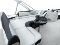 Q_21-RSS_WhiteMetallicSport_Legend-Boats395A3585