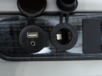 Q_21-RSS_WhiteMetallicSport_Legend-Boats395A3669