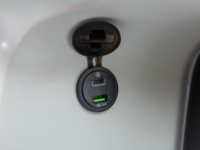 Q_21-RSS_WhiteMetallicSport_Legend-Boats395A3697