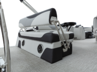 Q_21-RSS_WhiteMetallicSport_Legend-Boats395A3748