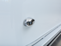 Q23QL_WhiteMetallic-Sport_LegendBoats395A1855