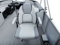 Q23QL_WhiteMetallic-Sport_LegendBoats395A1928