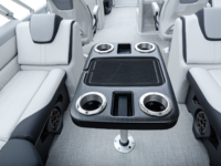 Q23QL_WhiteMetallic-Sport_LegendBoats395A1978