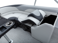 Q23QL_WhiteMetallic-Sport_LegendBoats395A2027