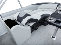 Q23QL_WhiteMetallic-Sport_LegendBoats395A2031