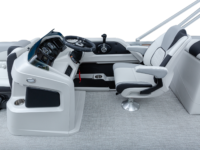 Q23QL_WhiteMetallic-Sport_LegendBoats395A2066