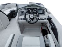 Q23QL_WhiteMetallic-Sport_LegendBoats395A2091