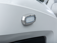 Q23QL_WhiteMetallic-Sport_LegendBoats395A2111