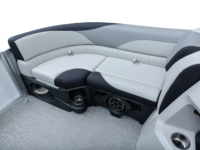 Q23QL_WhiteMetallic-Sport_LegendBoats395A2125