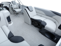 Q23QL_WhiteMetallic-Sport_LegendBoats395A2129