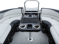 Q23QL_WhiteMetallic-Sport_LegendBoats395A2171