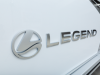 Q23QL_WhiteMetallic-Sport_LegendBoats395A2261